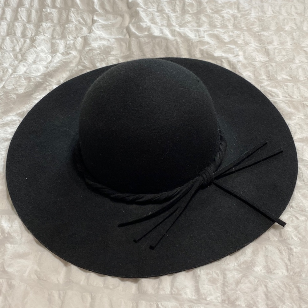 Target black felt hat